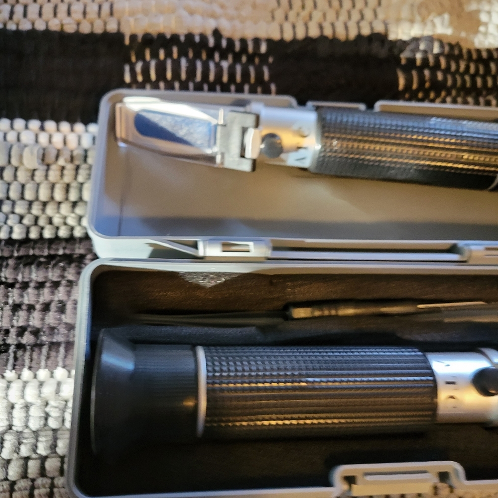 Portable Refractometers - Picture 2 of 4